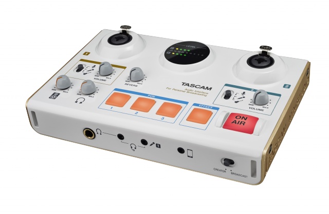 tascam ministudio creator us-42 front.png