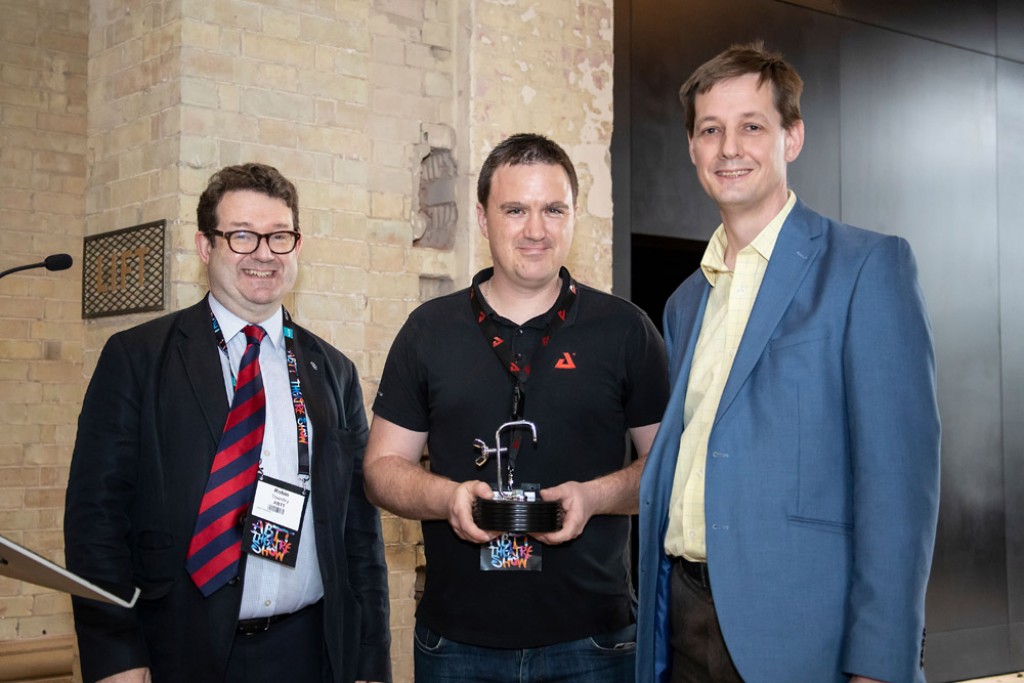 AED-SL18 Showlift vince il premio di Engineering Product of the Year UK AED-SL18 Showlift vince il premio di Engineering Product of the Year UK