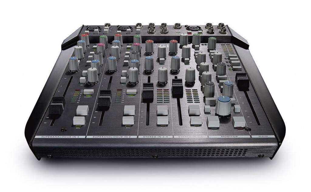 SSL SiX - Il desktop mixer di qualità SSL SiX - Il desktop mixer di qualità