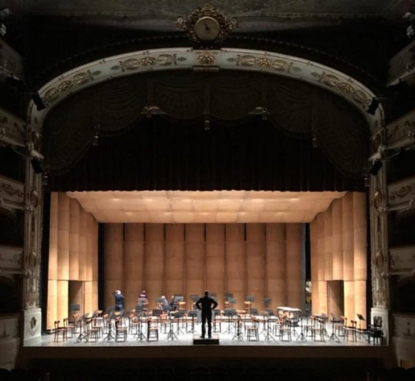 ETC ArcSystem Pro Four-Cell al Teatro Comunale di Ferrara ETC ArcSystem Pro Four-Cell al Teatro Comunale di Ferrara