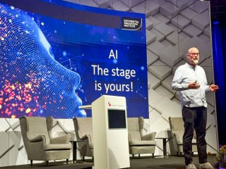 AI, the stage is yours!