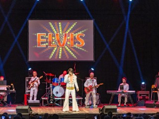 Elvis, The King is Back - Phil Proietti interpreta Elvis Presley: the King is Back. Elvis, The King is Back - Phil Proietti interpreta Elvis Presley: the King is Back.