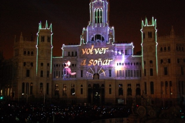 Multimedia show nella piazza del Municipio di Madrid.