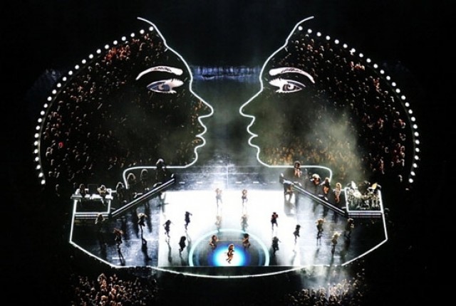Robe Robin con Beyonce al Super Bowl