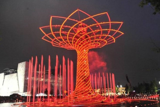 Archwork illumina l'Albero della vita Archwork illumina l'Albero della vita